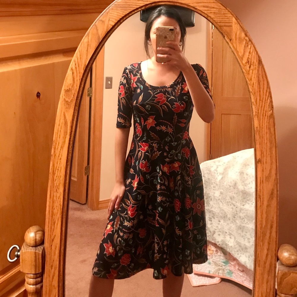 TEACHER DRESS 🍎 LULAROE KNEE LENGTH FLOWER DRESS